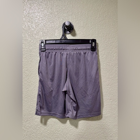 Under Armour Charcoal HeatGear Shorts - Picture 3 of 3